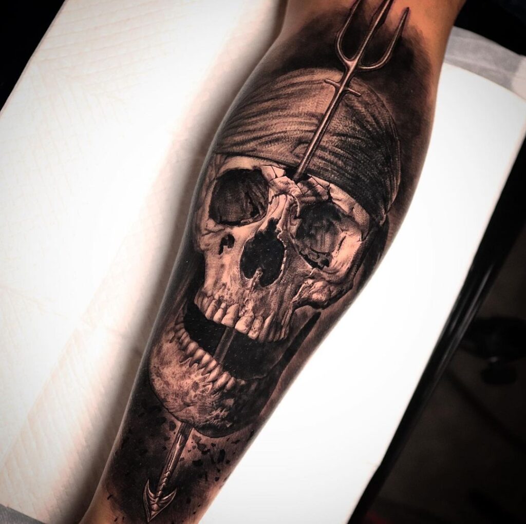 Tatuaje de calavera pirata oscura