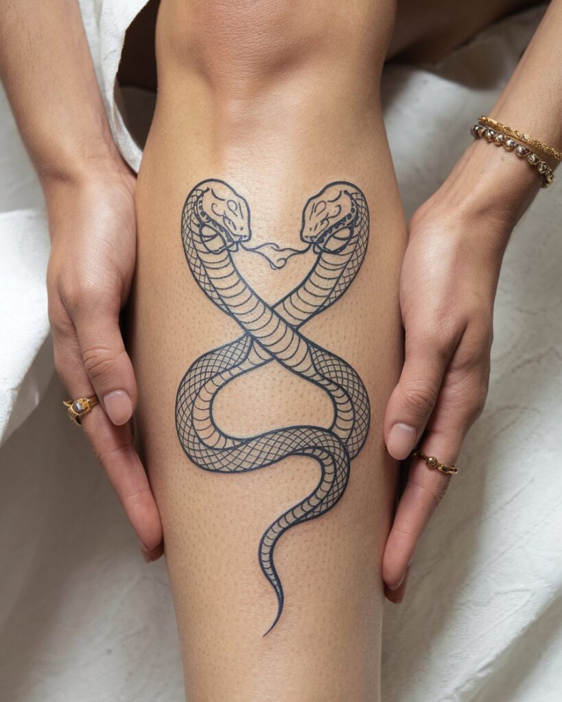 Tatuagem de duas serpentes