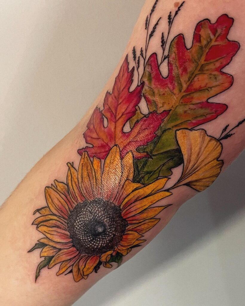 Tatuaggio con foglie d'autunno e girasole