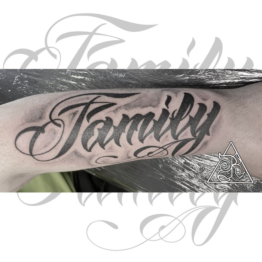 Tatuagem com escrita de família