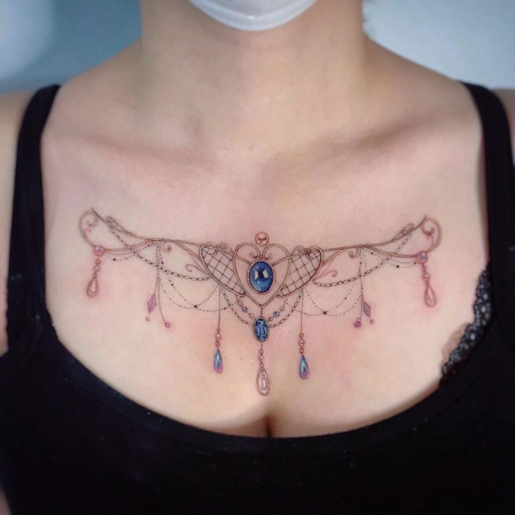 Precioso tatuaje de collar realista