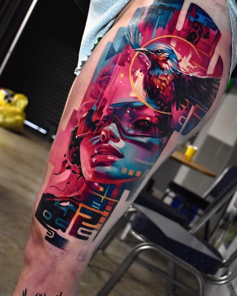 Tatuagem Cyberpunk grande e colorida