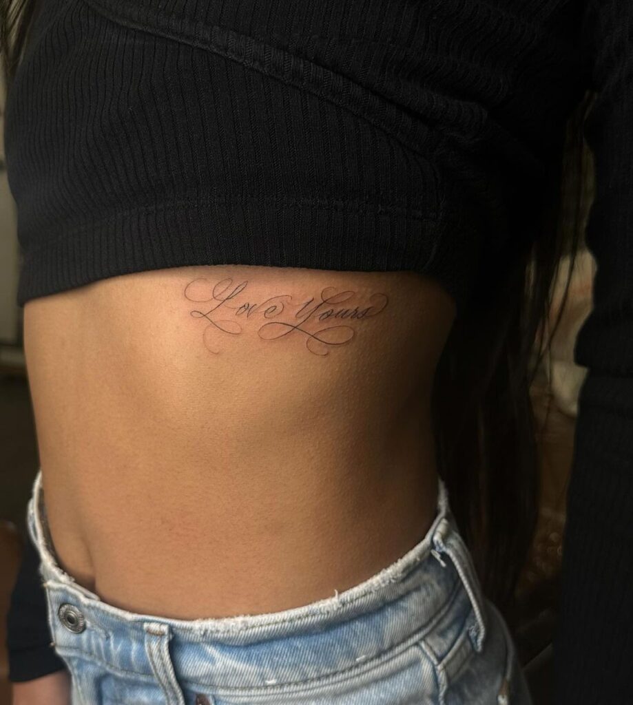 Tatuagem "Love Yourz Rib Cage