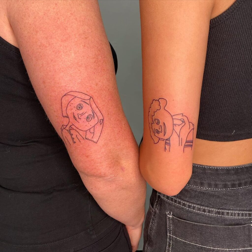 Tatuagem de Coraline e Wybie a condizer