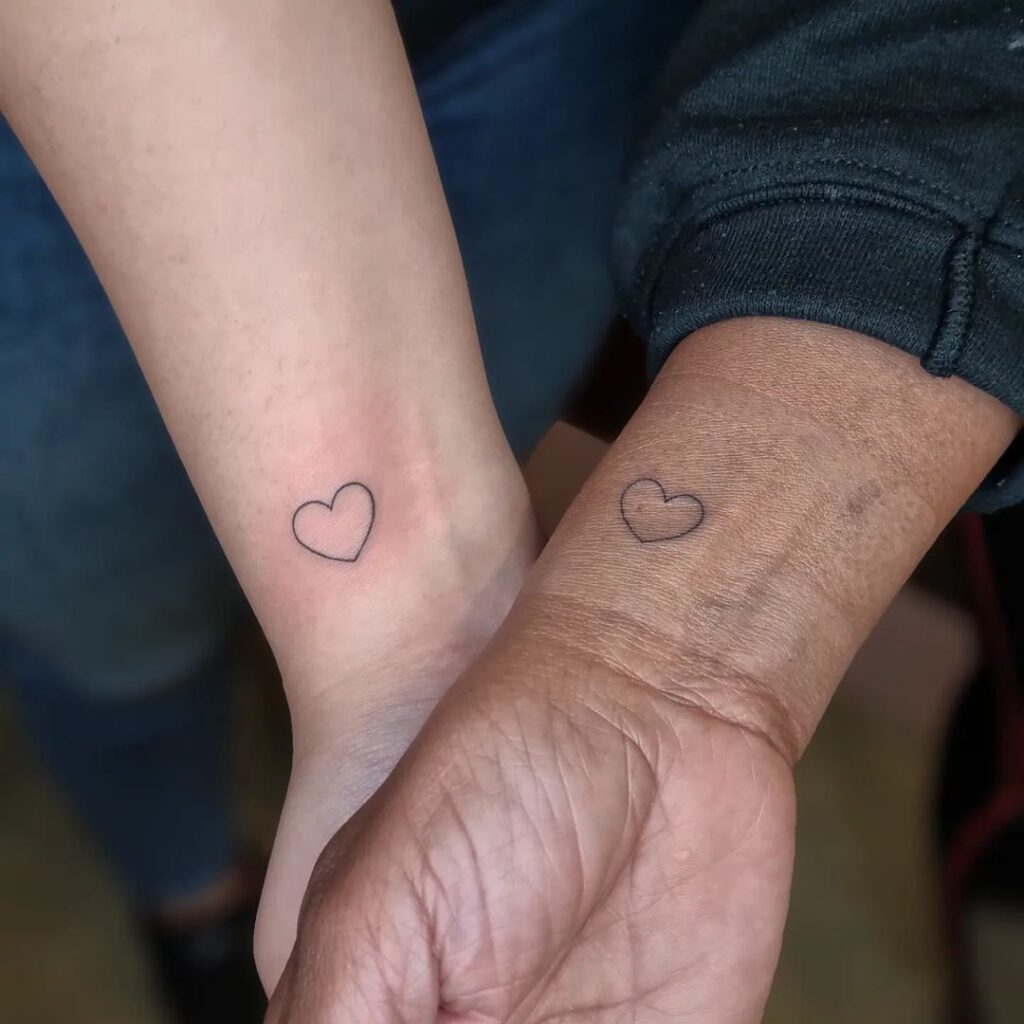 Tatuaggio con cuori abbinati