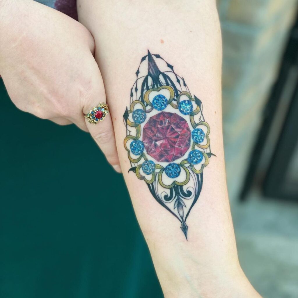 Tatuagem para lembranças inspirada num anel vintage