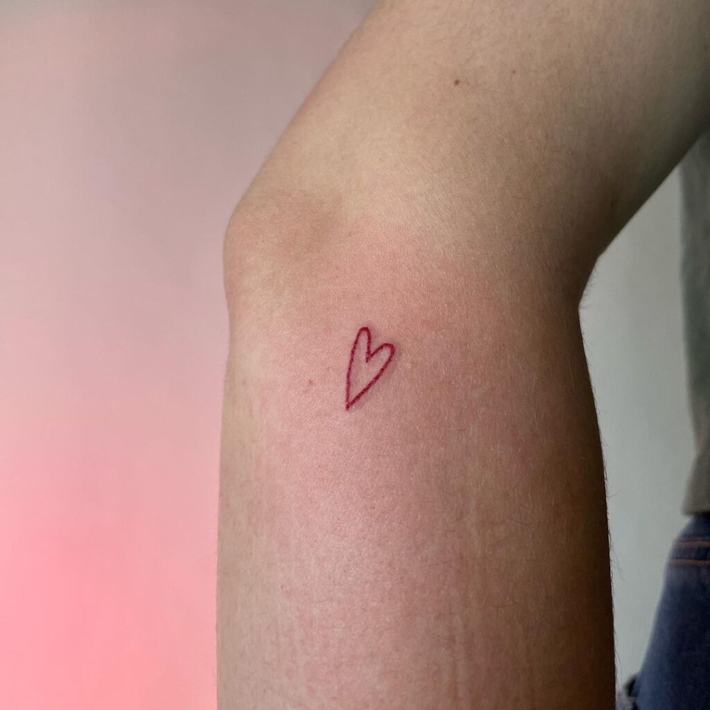 Tatuaggio con microcuore 