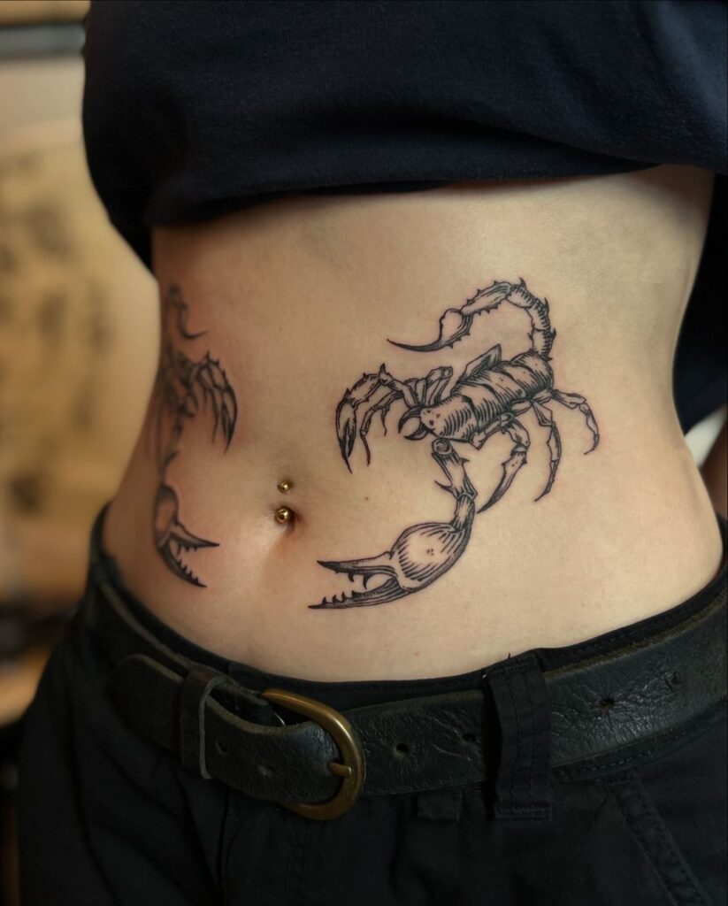 Tatuaggio a specchio degli scorpioni