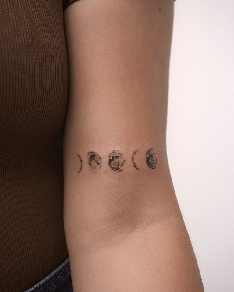 Tatuaje de las fases de la luna