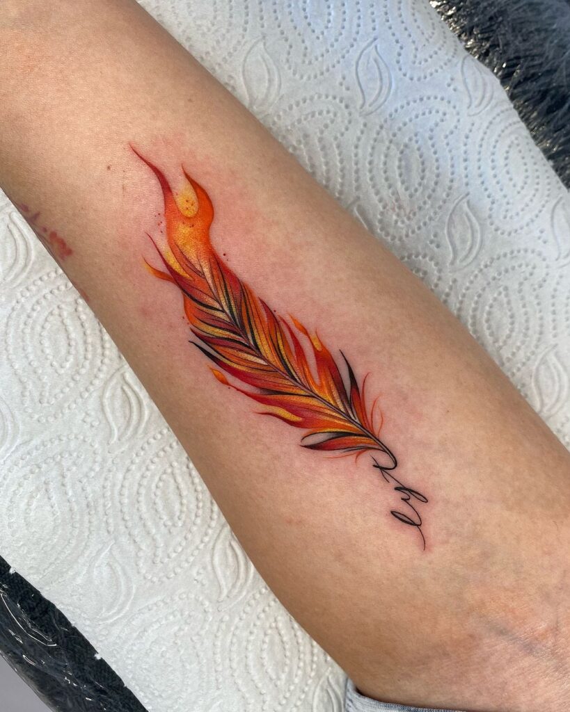 Tatuaje de pluma de fénix