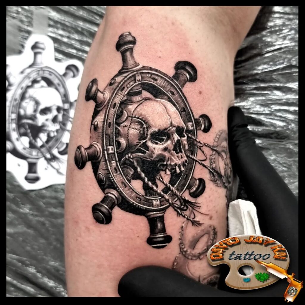 Tatuagem de roda de pirata