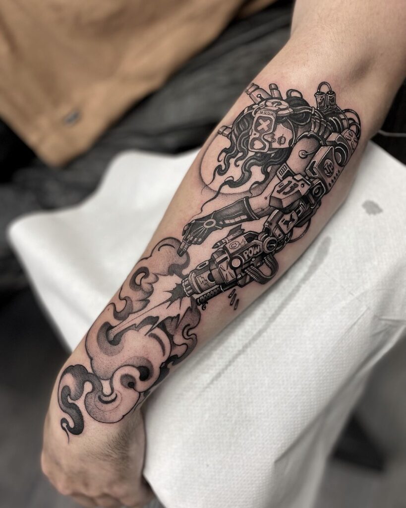 Tatuaje de brazo robótico