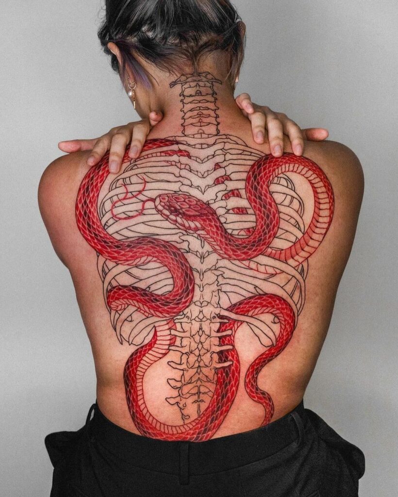 Obra-prima de tatuagem de serpente