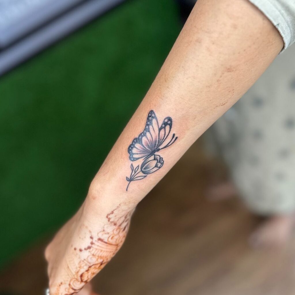 Tatuagem de borboleta no antebraço