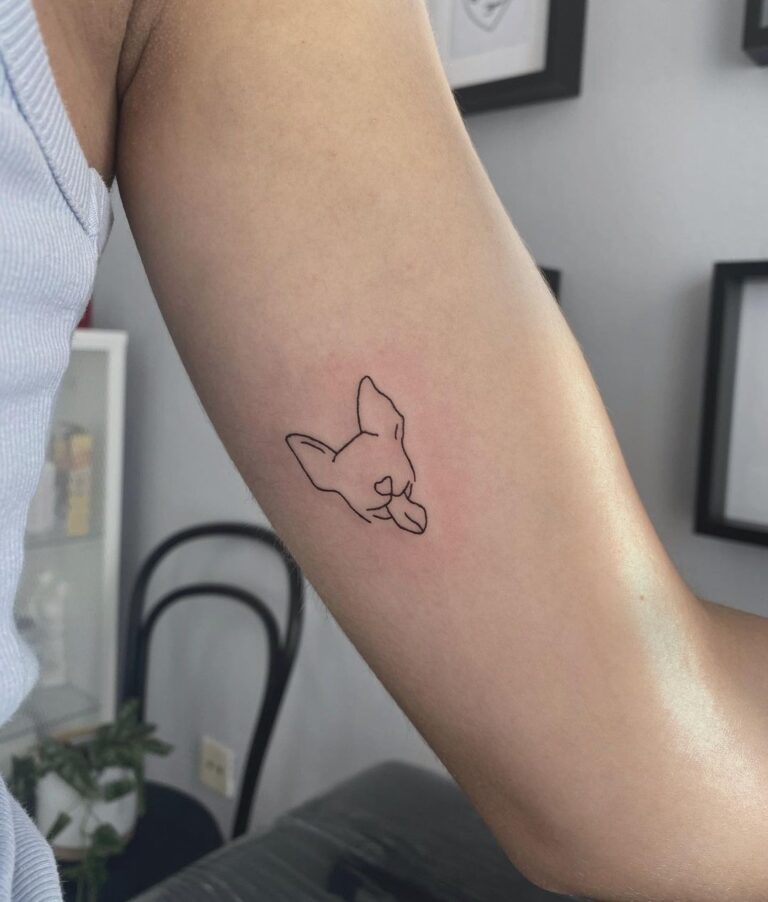 Tatuagem simples de cão