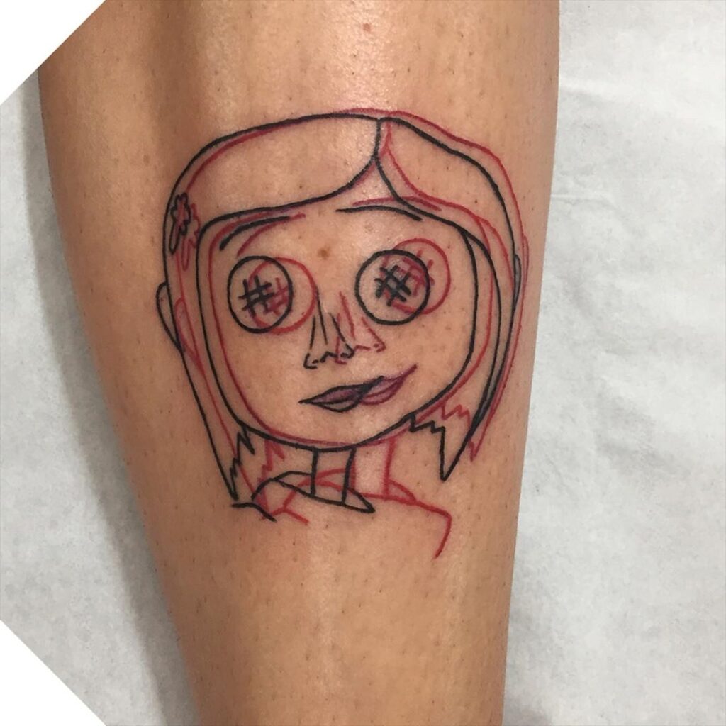 Tatuaggio trippy di Coraline