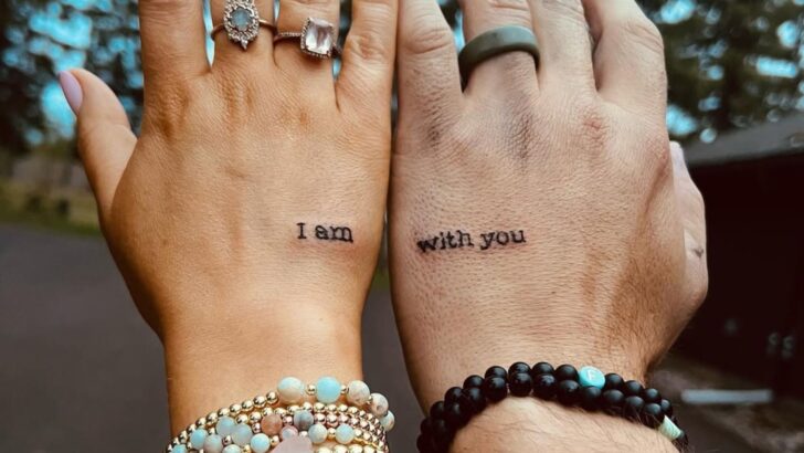 25 tatuajes pequeños y significativos para parejas casadas