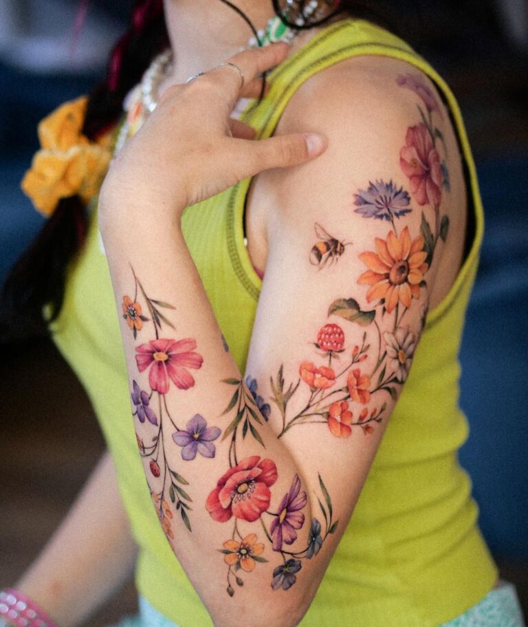 Tatuagem de flores silvestres