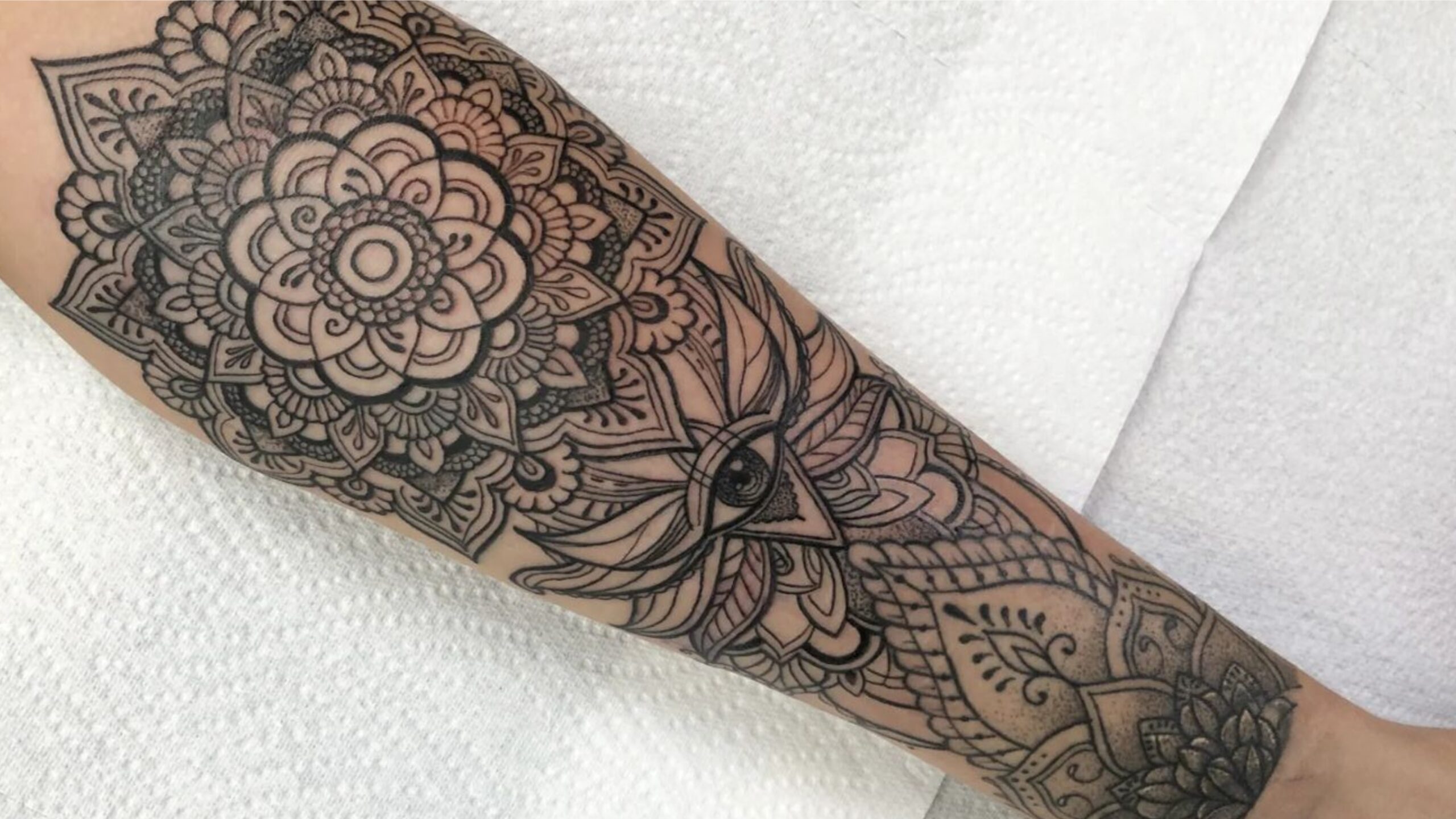 mandala tattoo sleeve donne