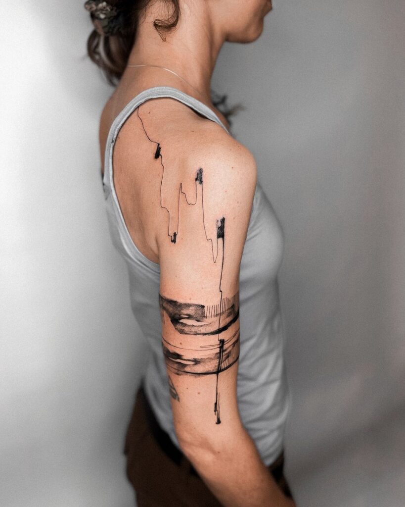  Tatuagem abstrata no braço