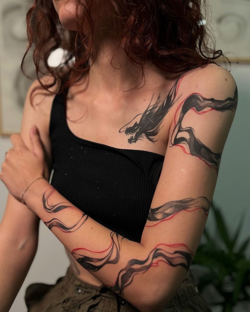 Tatuaggio astratto del drago