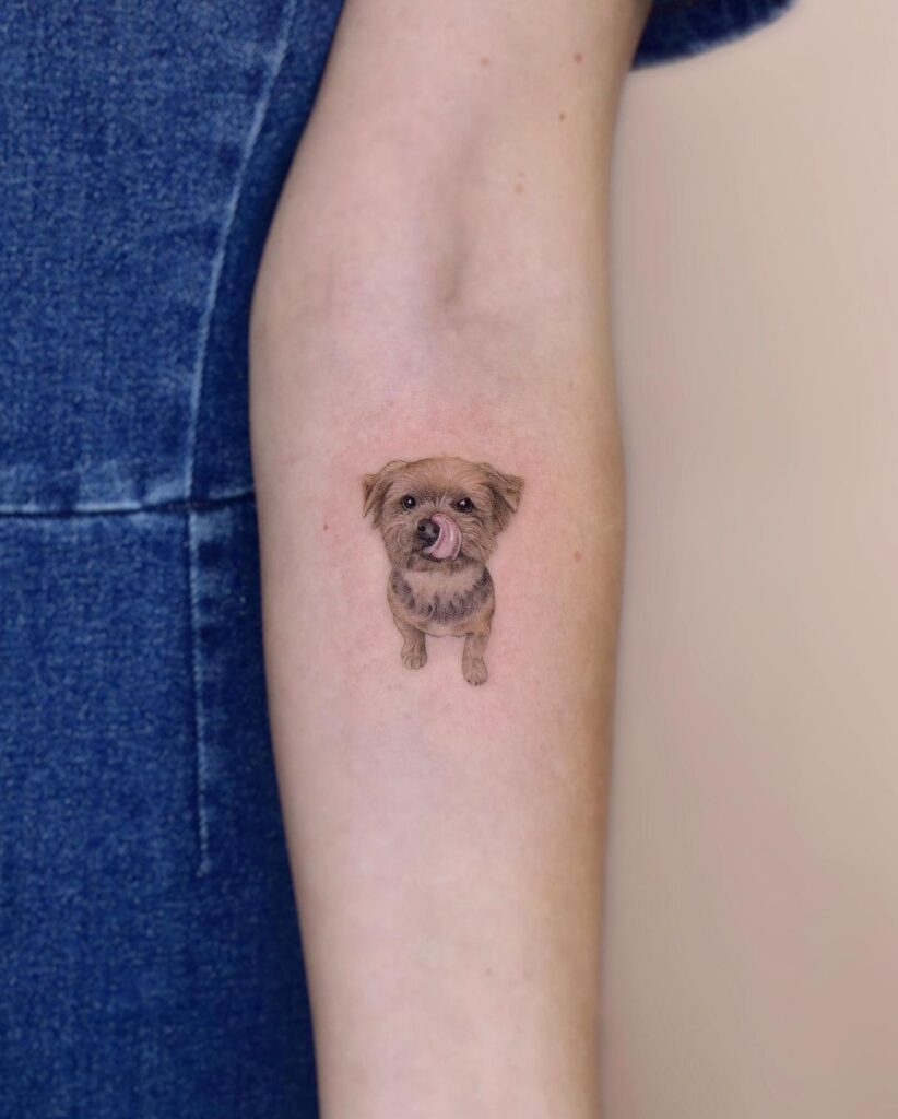 Tatuaje de microrrealismo adoptable