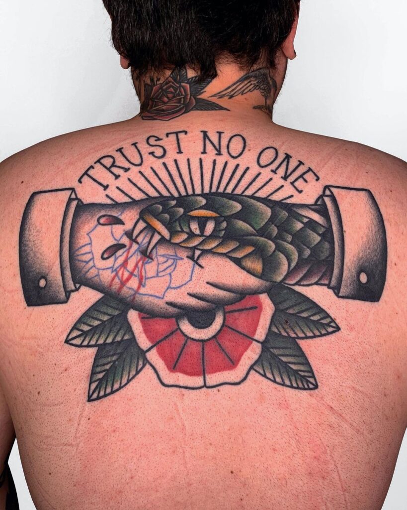 Tatuagem americana tradicional de mordedura de cobra