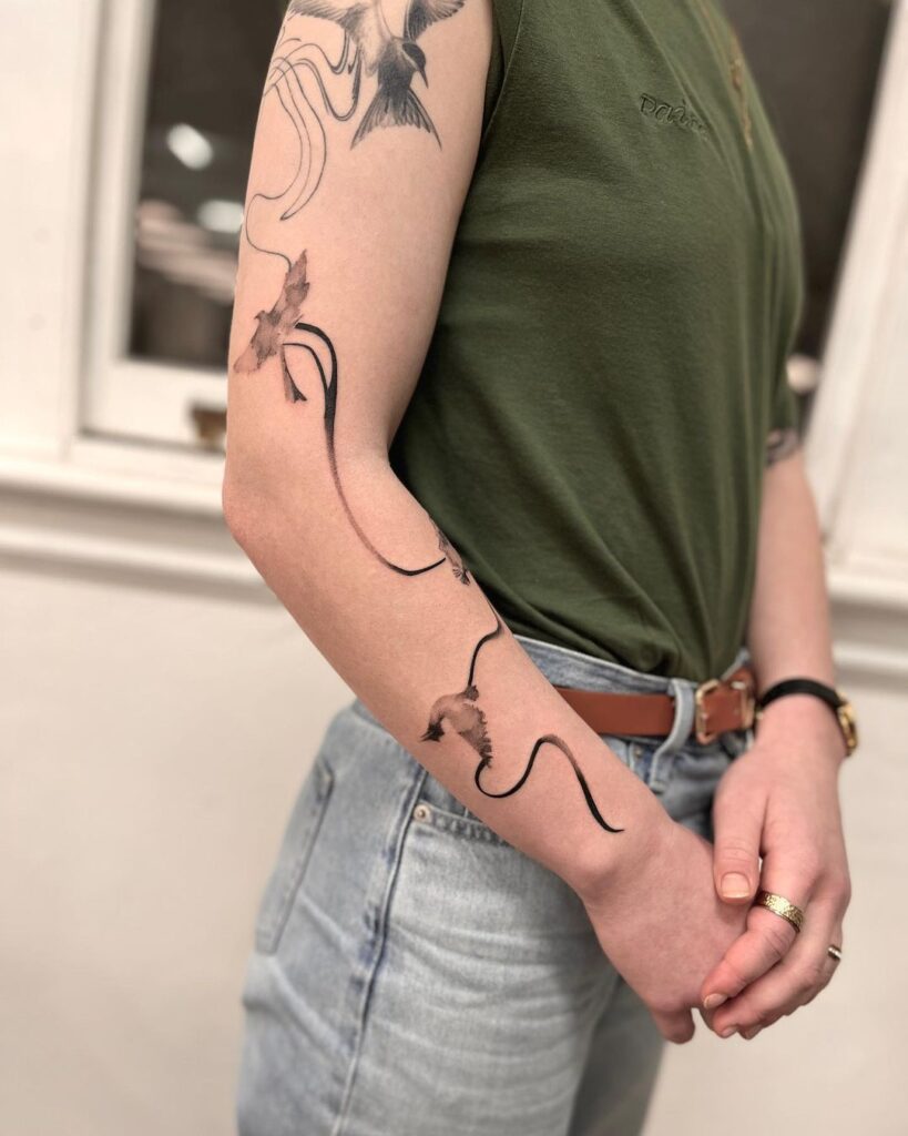 Tatuagem de fluxo de pássaros