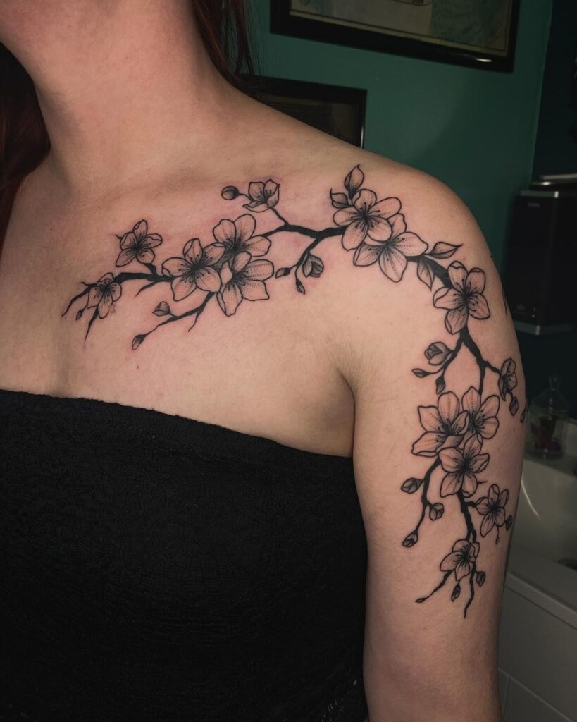 Tatuaje de cerezo en flor negro y gris