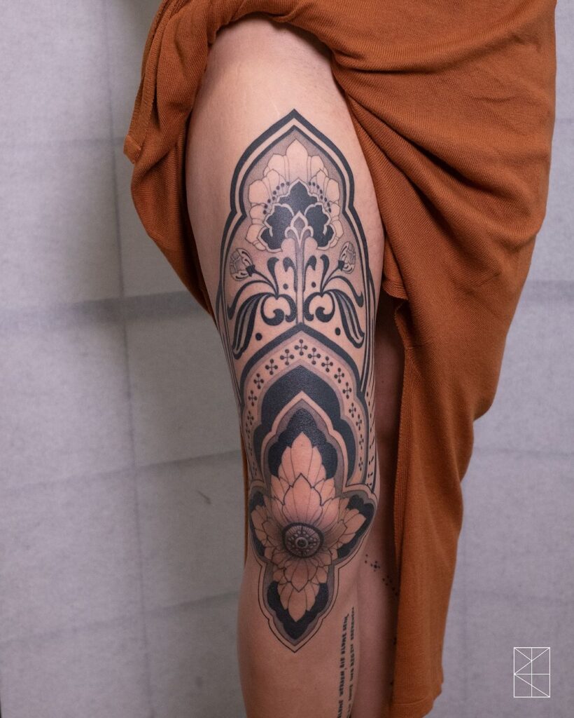 Tatuagem de perna ornamental ousada