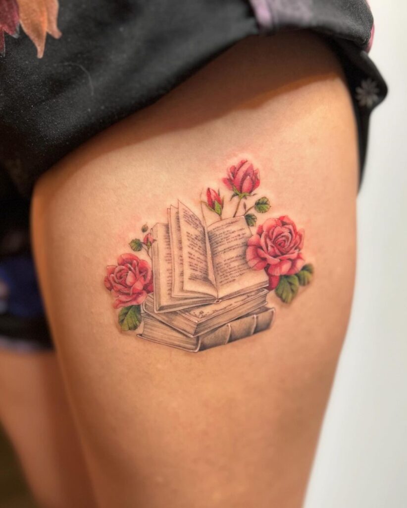  Tatuaje de libros y rosas