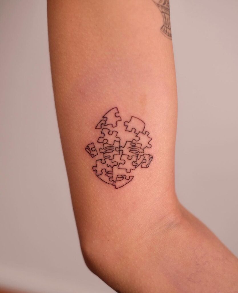 Tatuaggio del puzzle del caos