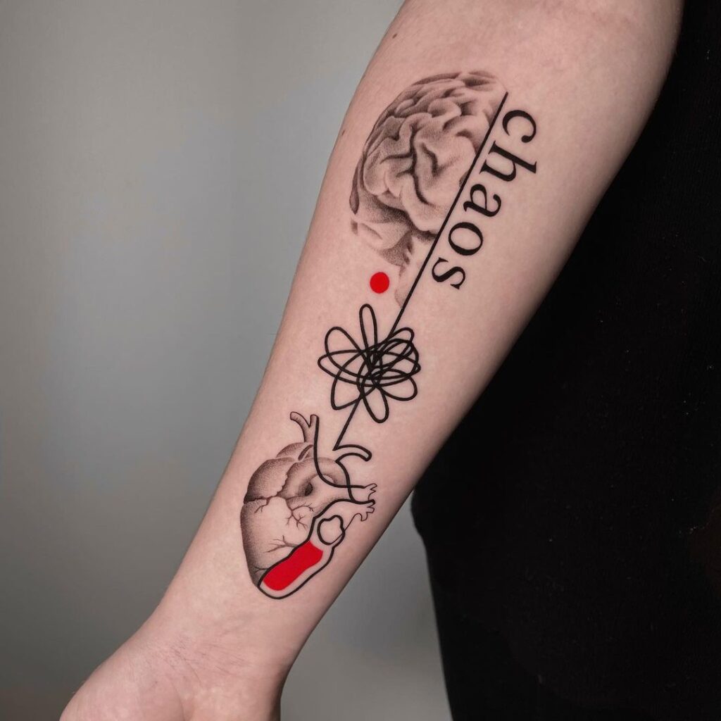 Tatuaggio sulla relazione caotica tra cervello e cuore