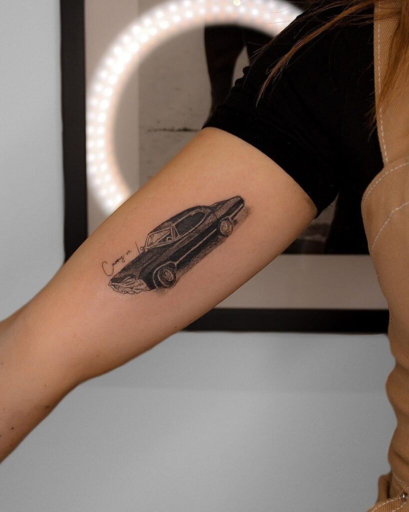 Tatuagem de micro-realismo do Chevrolet Impala