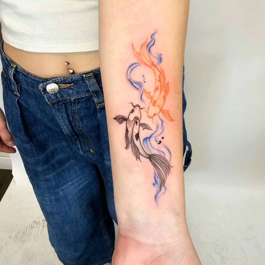 Tatuaje creativo de pez koi