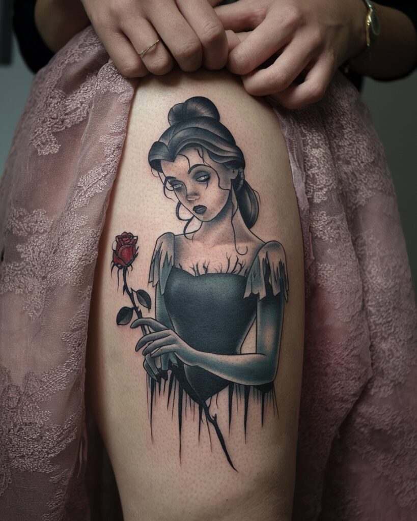 Tatuaggio scuro Belle Esterno Coscia