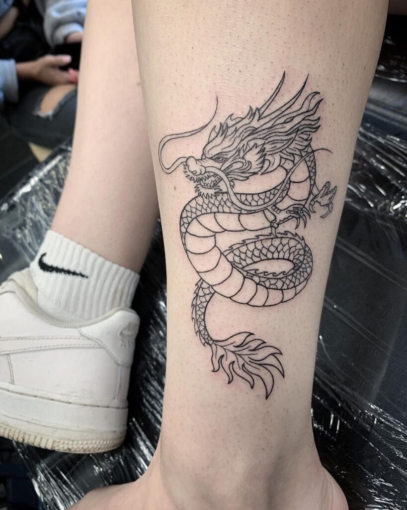 Tatuaje de líneas de dragón