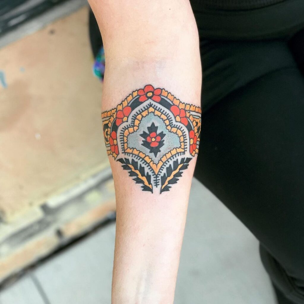 Folk Armband Tattoo