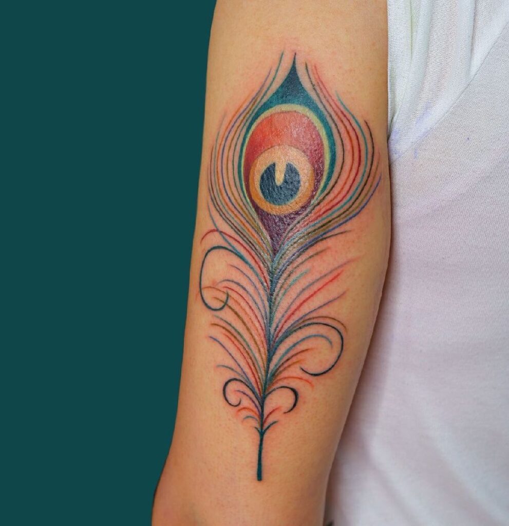 Tatuaje de plumas de arte popular