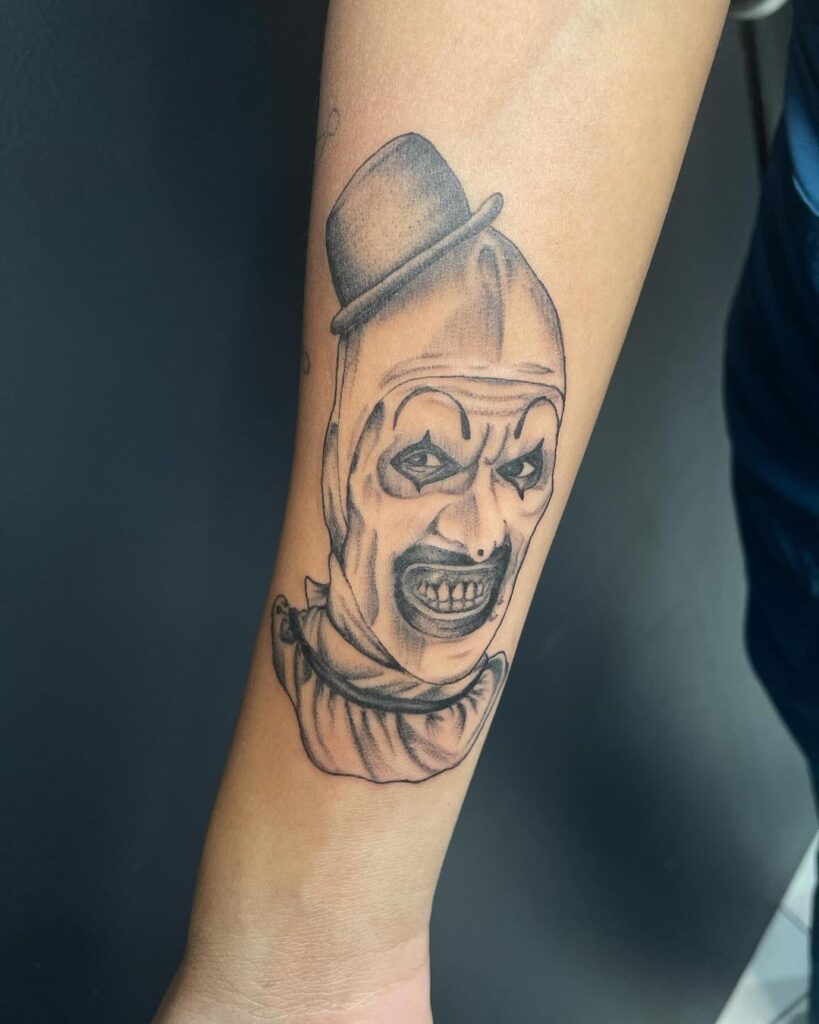 Arte dell'avambraccio Il tatuaggio del clown