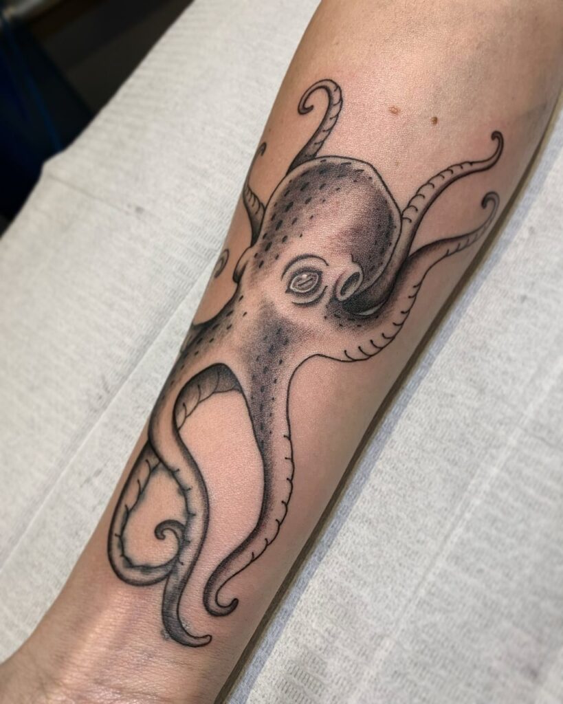 Tatuaje de pulpo a mano alzada