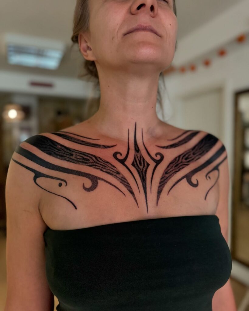 Tatuagem tribal à mão livre