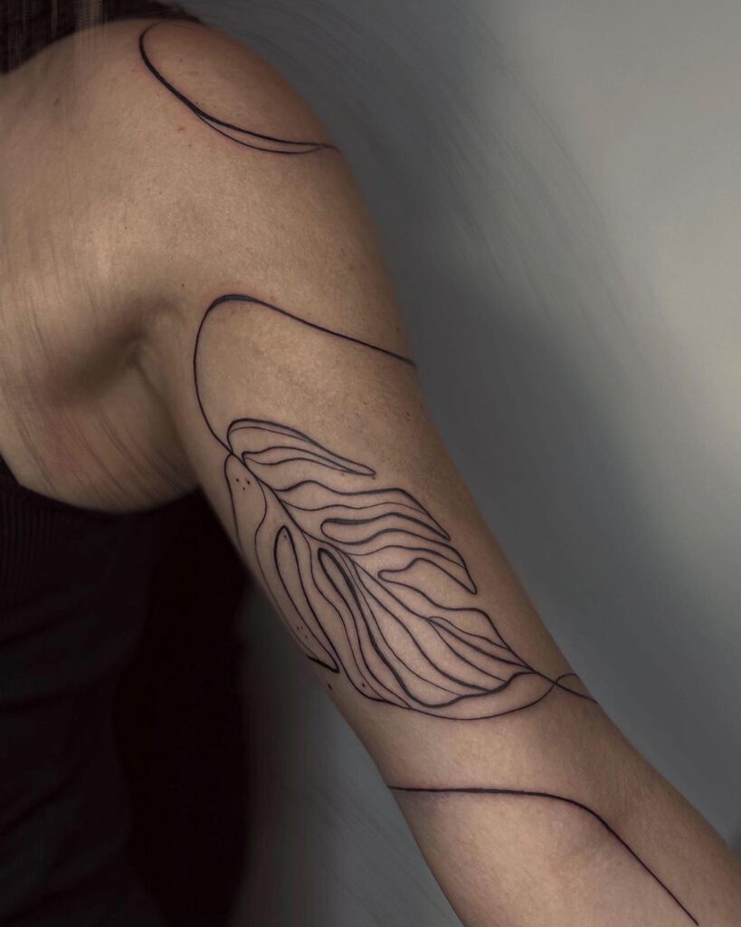 Tatuaje a mano alzada de Monstera tropical