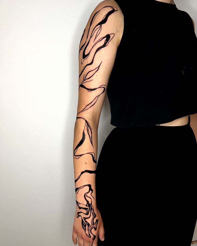 Tatuagem abstrata de manga inteira