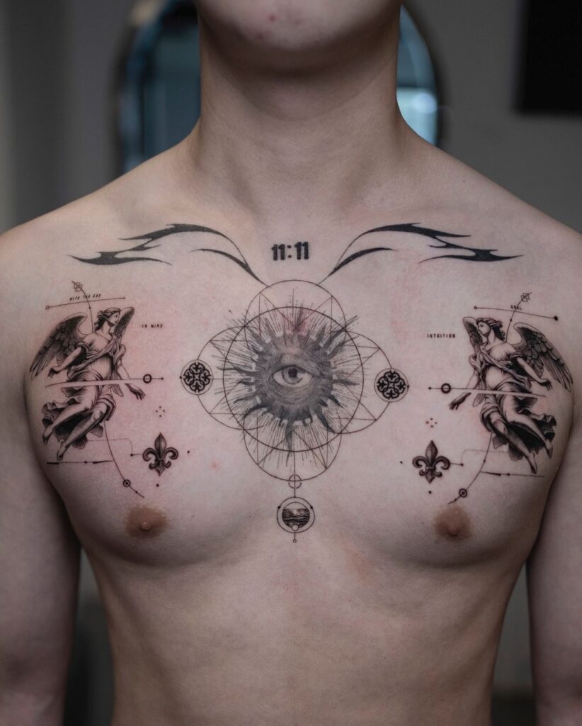 Tatuagem geométrica no peito