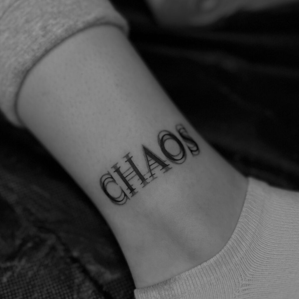 Tatuagem Glitch Chaos Script