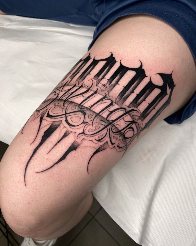 Desenho de tatuagem com letras góticas