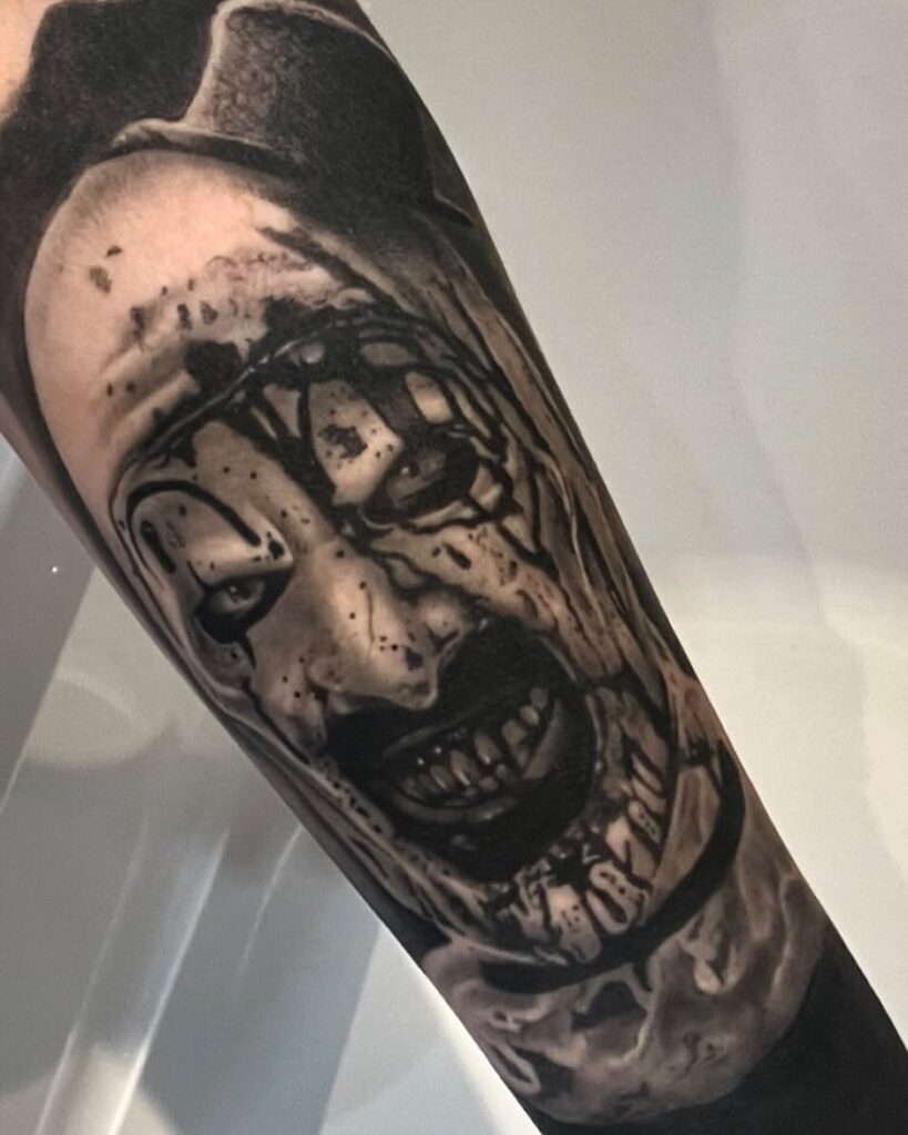 Arte a mezza manica Il tatuaggio del clown