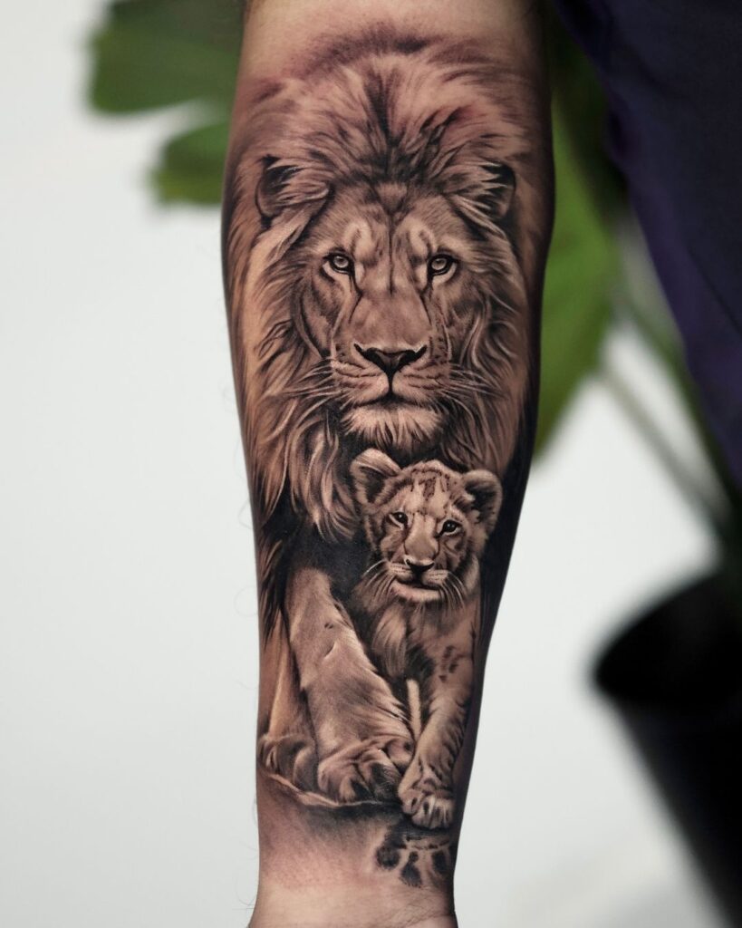 Tatuaje de un león y su cachorro