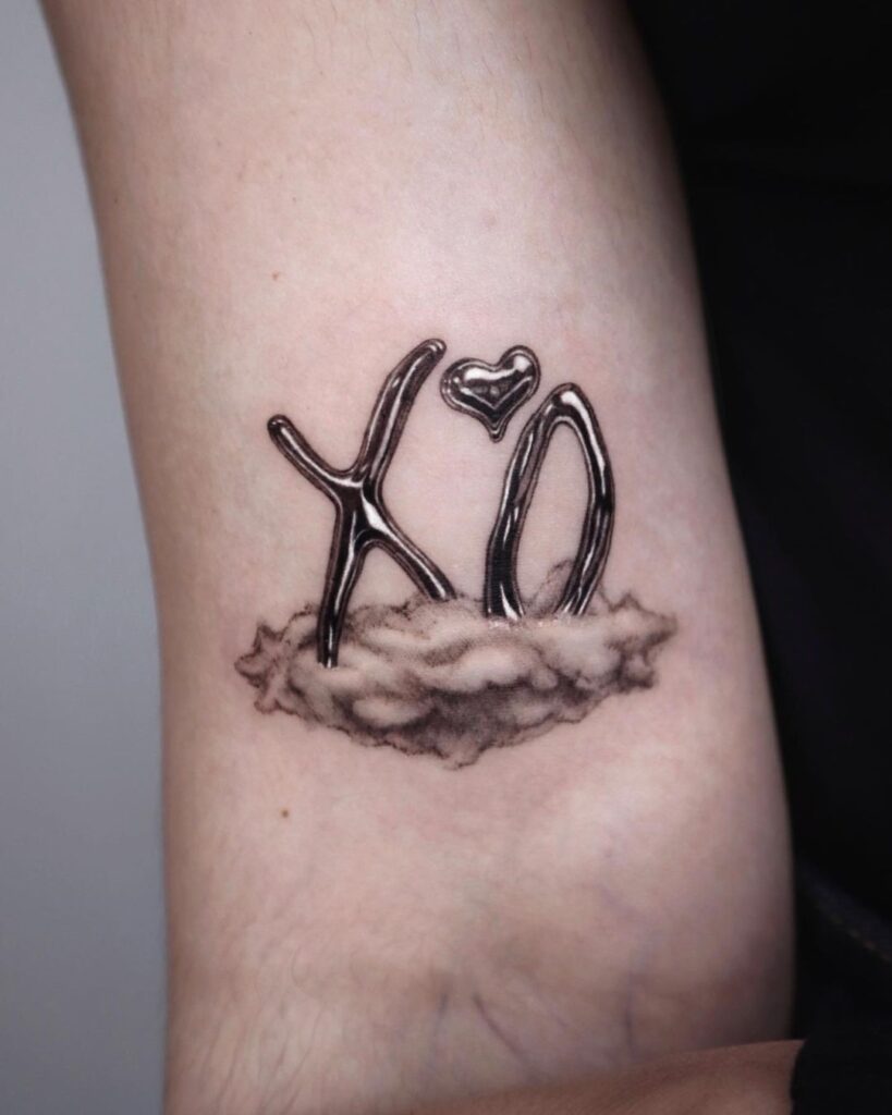 Tatuagem metálica XO On The Cloud